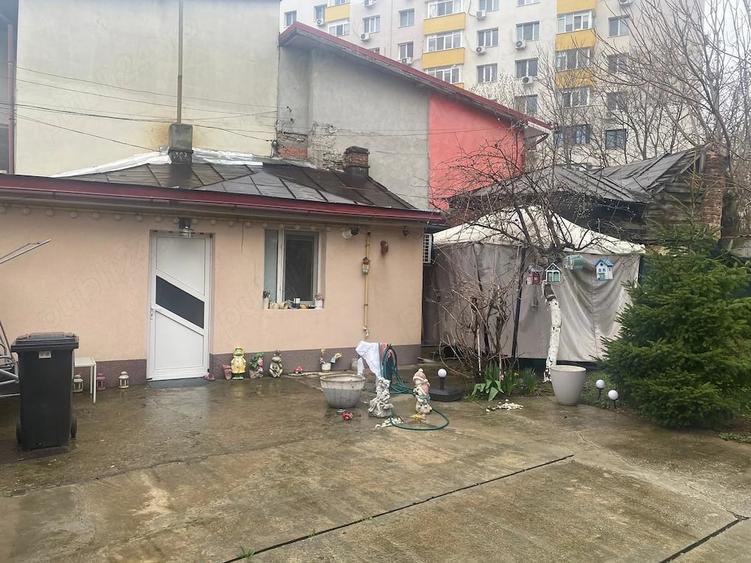 Casă cu Teren 242 Mp în Rahova