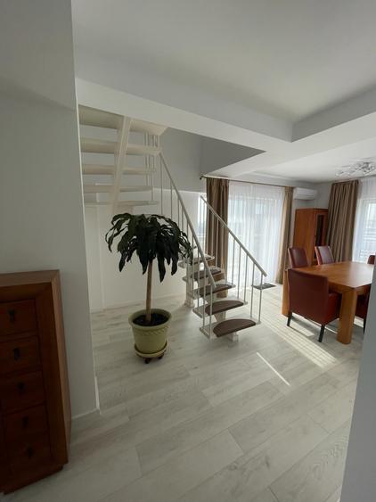 Apartament cu 3 camere decomandat în Lacul Tei