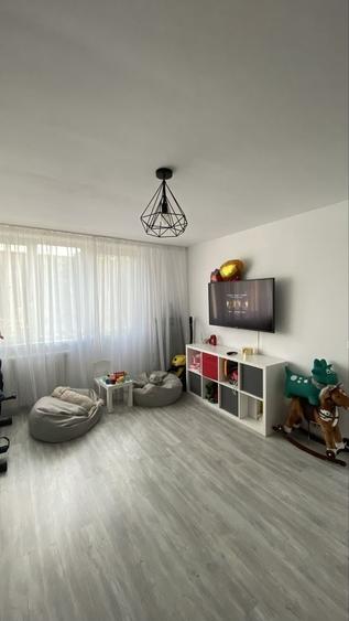 Apartament cu 2 camere decomandat în Calea București