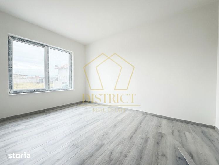 Casă cu 5 camere cu Teren 364 Mp în Ghiroda