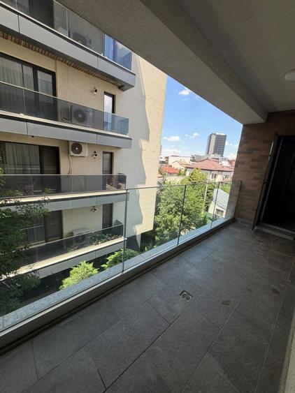 Apartament cu 2 camere semidecomandat, mobilat în Grozăvești