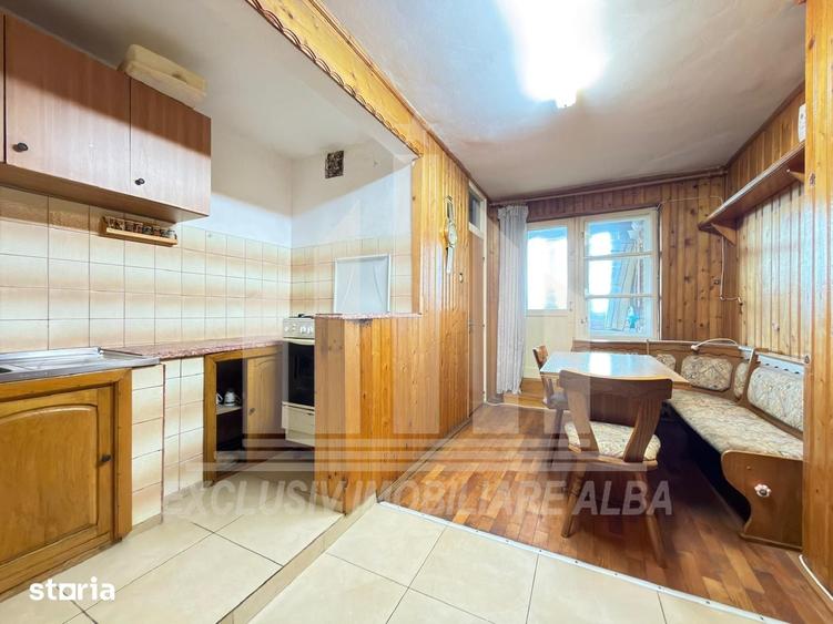 Apartament cu 4 camere decomandat în Cetate
