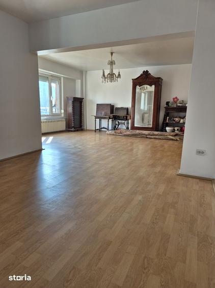 Apartament cu 4 camere decomandat în Militari