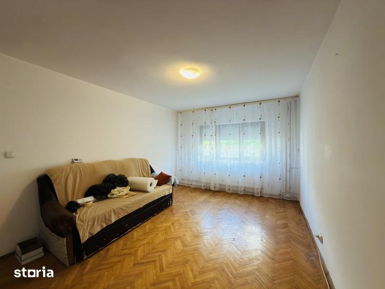 Apartament cu 3 camere decomandat, mobilat în Soarelui