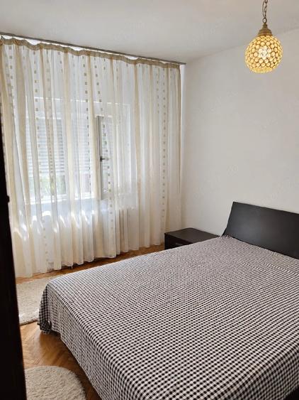 Apartament cu 3 camere semidecomandat în Lipovei