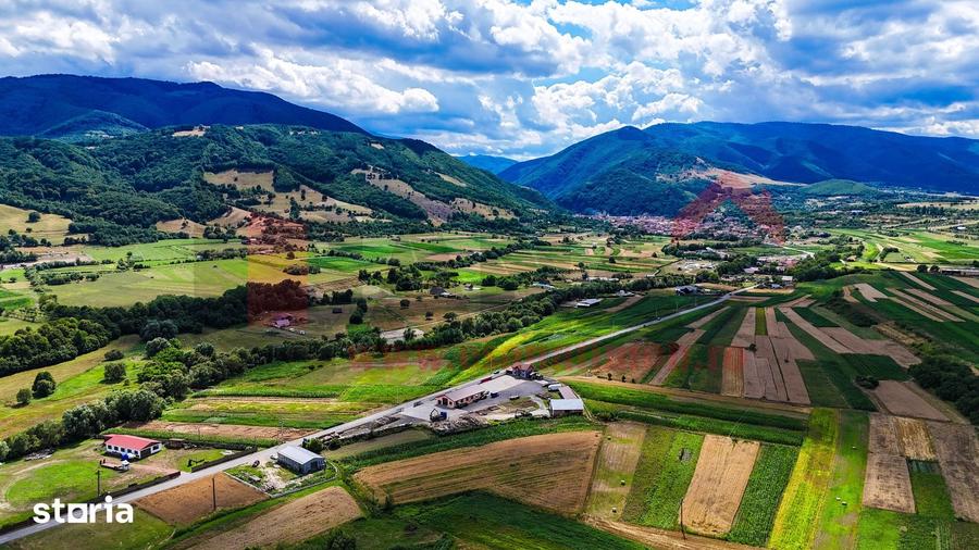 Teren de 2374 mp, în Sadu