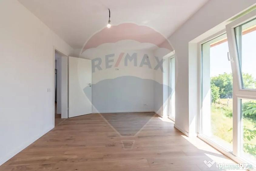 Casă cu 4 camere cu Teren 450 Mp în Săbăreni