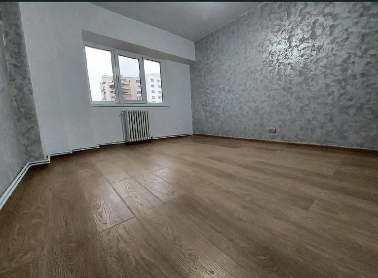 Apartament cu 3 camere decomandat în Păcurari