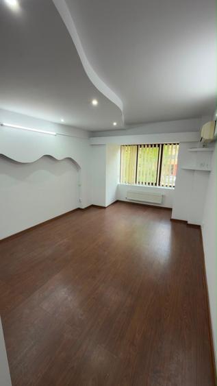 Apartament cu 3 camere decomandat în Octavian Goga