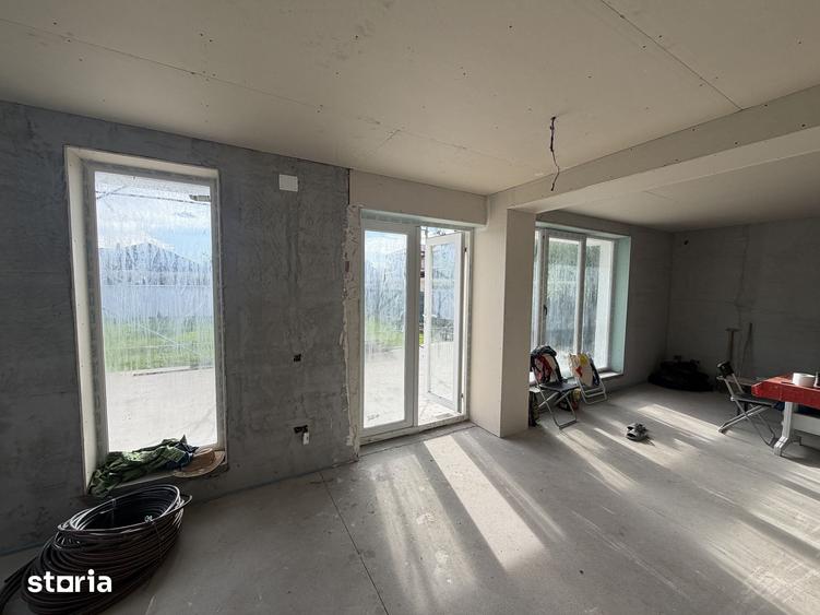 Casă cu 6 camere cu Teren 965 Mp în Brănești