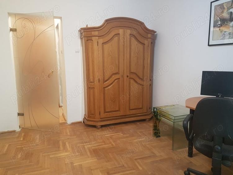 Apartament trei camere decomandat, etaj unu din patru, bloc deosebit, mobilat, doua balcoane inchise - 3