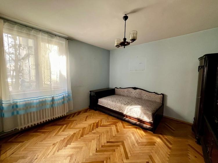 Apartament cu 4 camere decomandat în Central