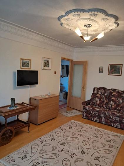 Apartament cu 3 camere decomandat în Vest