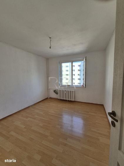 Apartament cu 3 camere decomandat în Basarabia