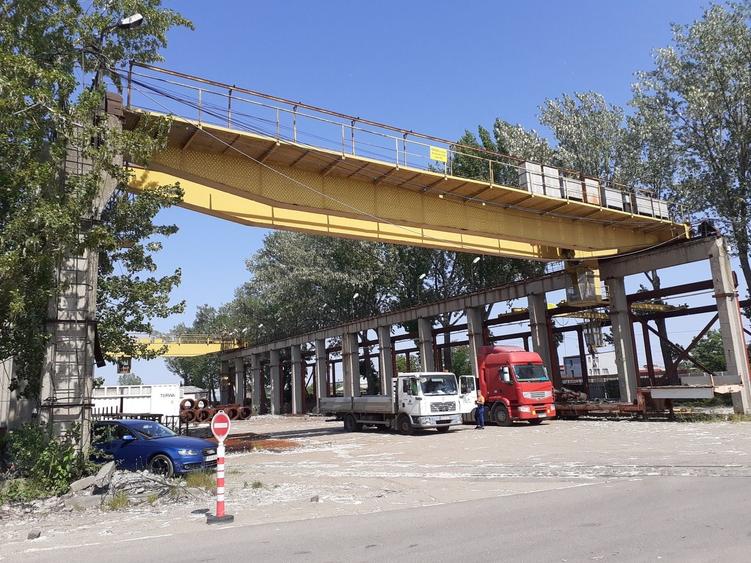 Teren construcție, în Titan