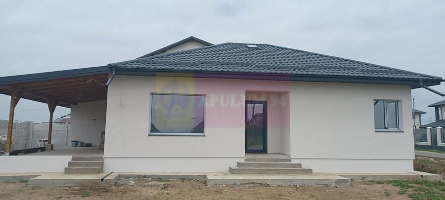 Casă individuală cu 3 camere cu Canalizare în Săbăreni