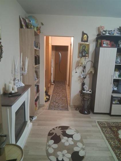 Apartament cu 3 camere semidecomandat, mobilat în Alexandru cel Bun