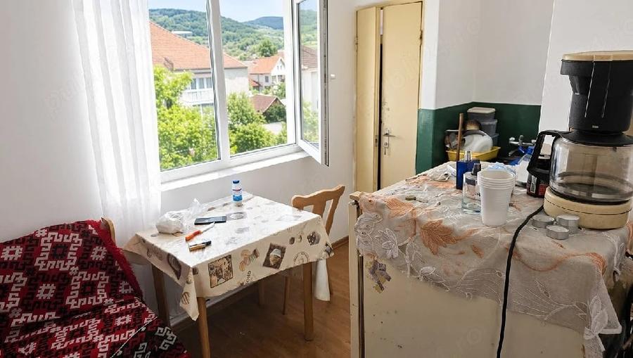 Garsonieră decomandată în Central