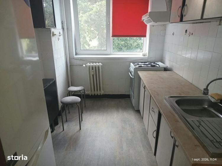 Apartament cu 3 camere semidecomandat în Drumul Taberei