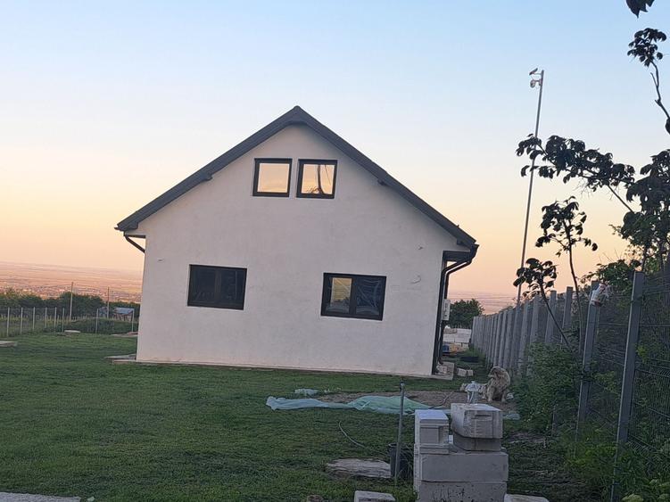 Casă cu 4 camere în Central