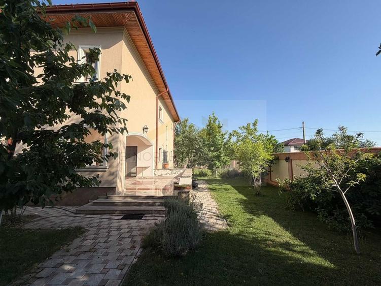 Casă individuală cu 4 camere cu Canalizare în Berceni