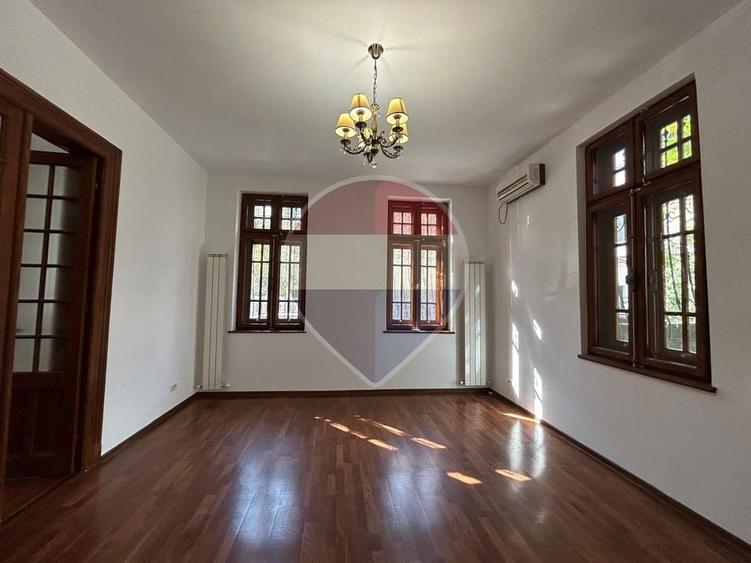 Casă individuală cu 4 camere cu Teren 126 Mp în Cișmigiu