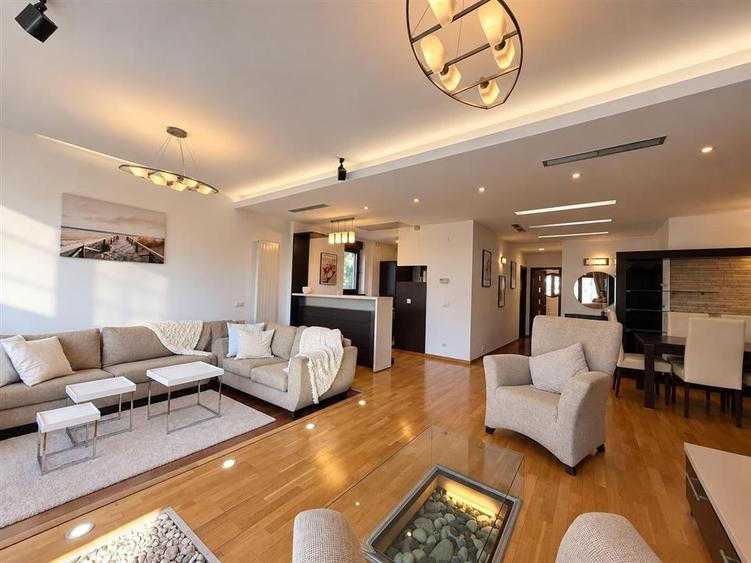 Apartament cu 5 camere decomandat, mobilat în Herăstrău