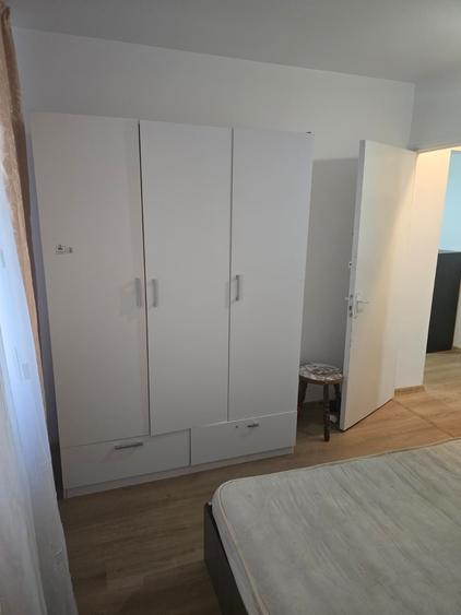 Apartament cu 3 camere semidecomandat în Popoveni