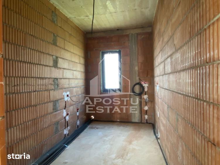 Casă cu 5 camere cu Teren 1330 Mp în Urseni