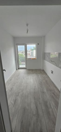 Apartament cu 2 camere decomandat în Tractorul