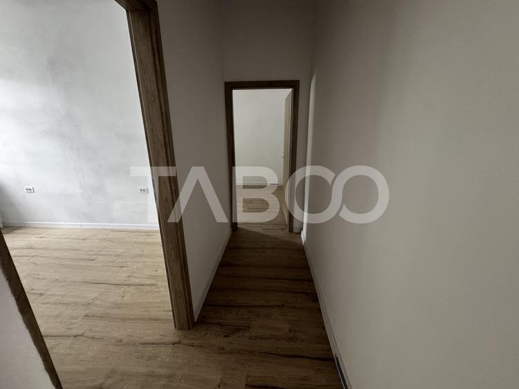 Apartament cu 3 camere semidecomandat în Piața Cluj