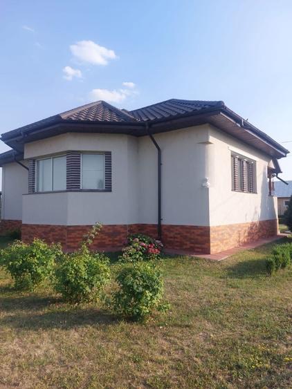 Casă cu 4 camere în Puchenii Mari
