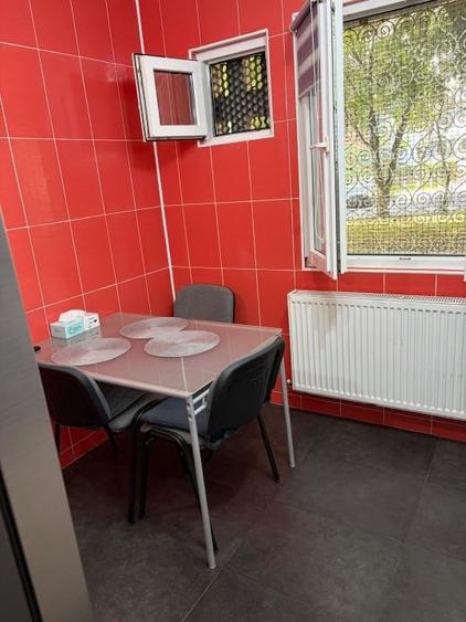Apartament cu 3 camere semidecomandat, mobilat în Alexandru Obregia
