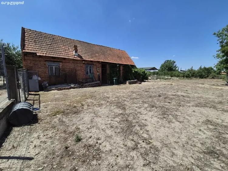 Casă cu 2 camere cu Teren 1600 Mp în Păru
