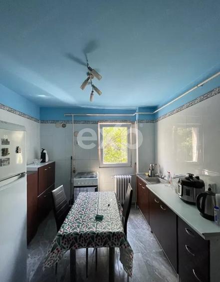 Apartament cu 3 camere semidecomandat în Tipografilor