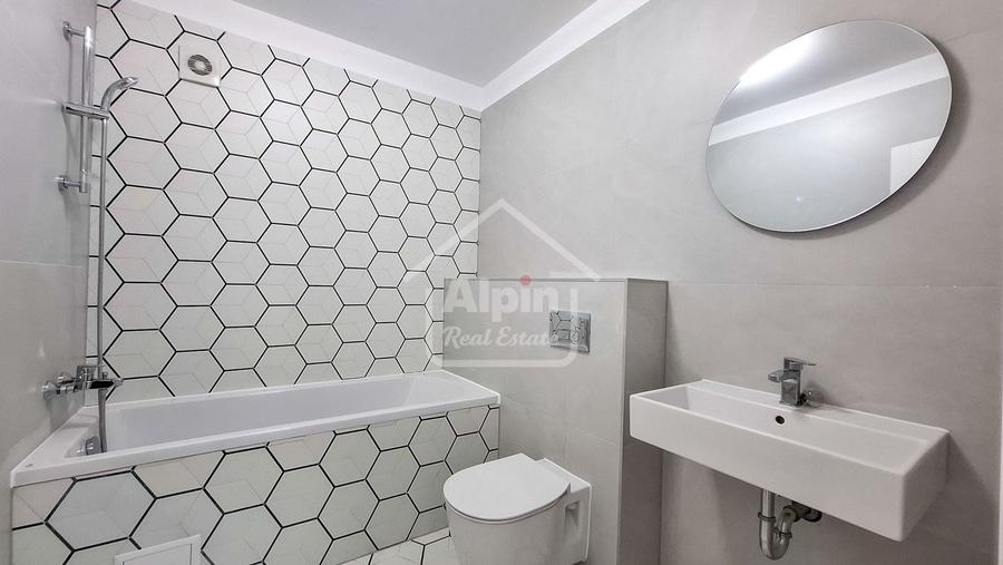 Apartament cu 3 camere decomandat în Tractorul
