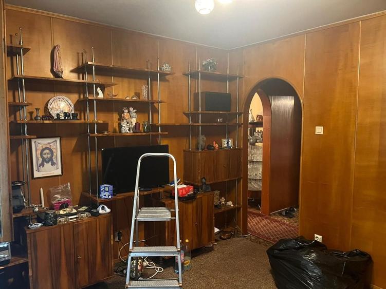 Apartament cu 3 camere decomandat în Tineretului