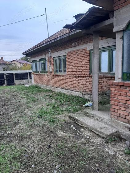 Casă cu 4 camere cu Teren 1000 Mp în Poienarii-Rali