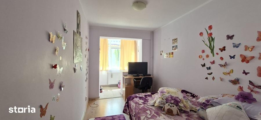 Apartament cu 3 camere în Micro 40