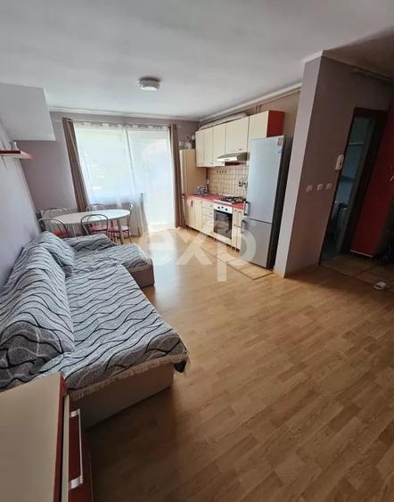 Apartament cu 3 camere semidecomandat, mobilat în Florești
