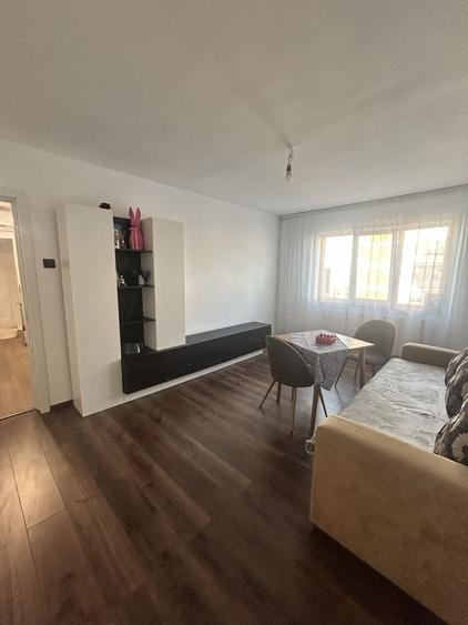 Apartament cu 3 camere decomandat în Popoveni