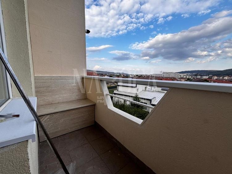 Apartament cu 4 camere semidecomandat în Florești