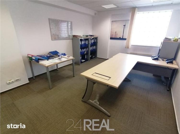 Spațiu comercial, de 350 mp, în Polonă