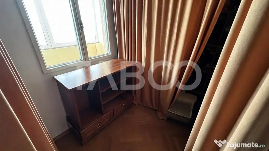 Apartament cu 4 camere decomandat în Ștrand