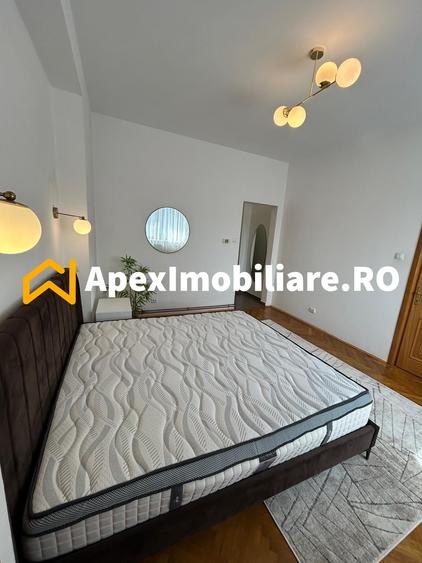 Apartament cu 3 camere semidecomandat, mobilat în Universitate