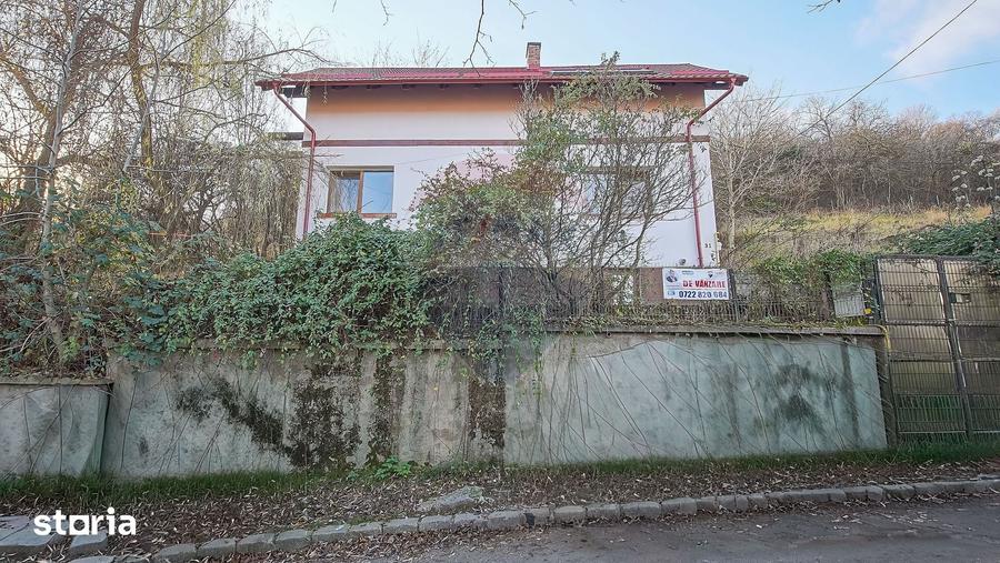 Casă cu 6 camere cu Teren 1000 Mp în Schei