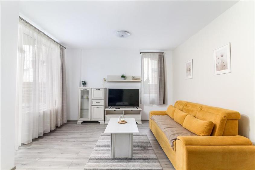 Apartament cu 2 camere semidecomandat, mobilat în Borhanci