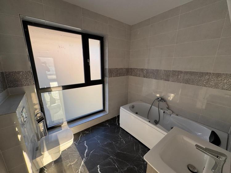 Casă individuală cu 5 camere cu Canalizare în Iris
