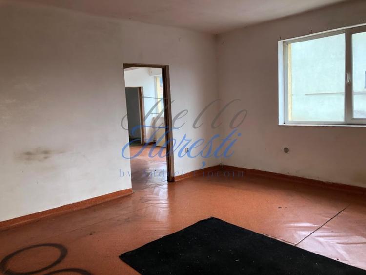 Casă individuală cu 5 camere cu Garaj în Florești