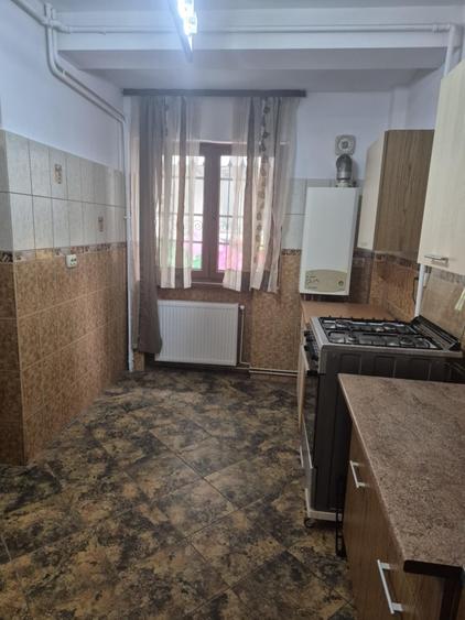 Apartament cu 3 camere decomandat în Calea Victoriei